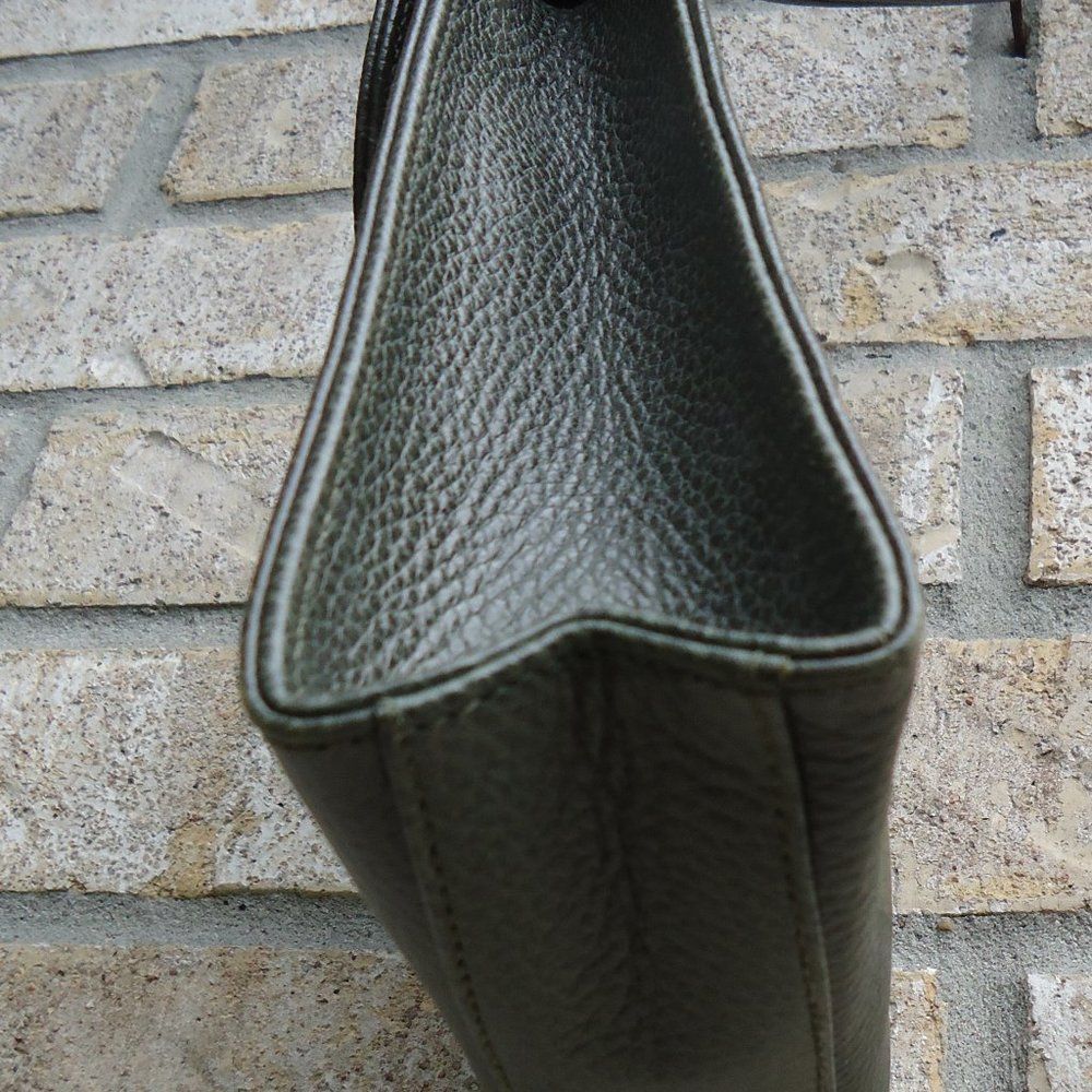 Vintage Mark Cross New York leather bag/purse. - Picture 8 of 16